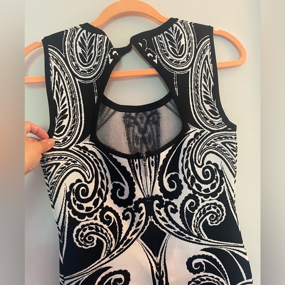 Woman dress - Picture 2 of 2